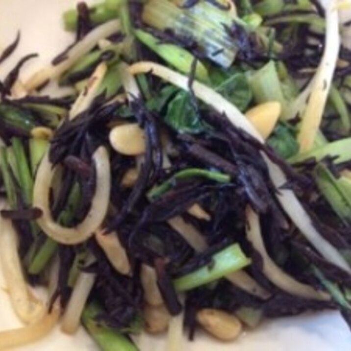 小松菜とひじきの松の実炒め
